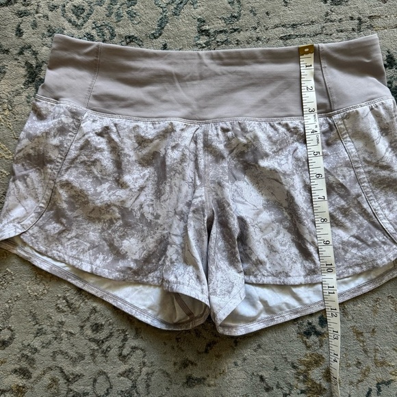 Lululemon Run Times Short II 4” Washed Marble Alpine White/Silverscreen– Size 6 - Picture 15 of 15